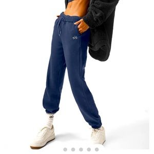 Alo Yoga Accolade navy fleece sweatpants size small